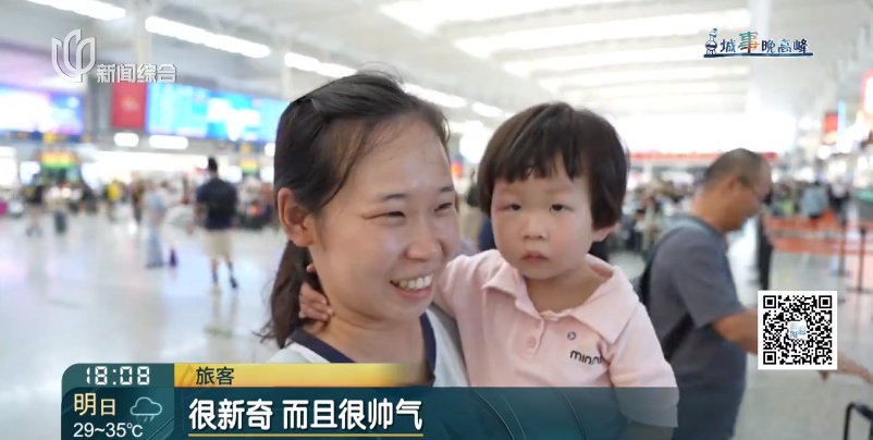 "太帅了"！上海这里出现"机甲巡警"，引发众人围观