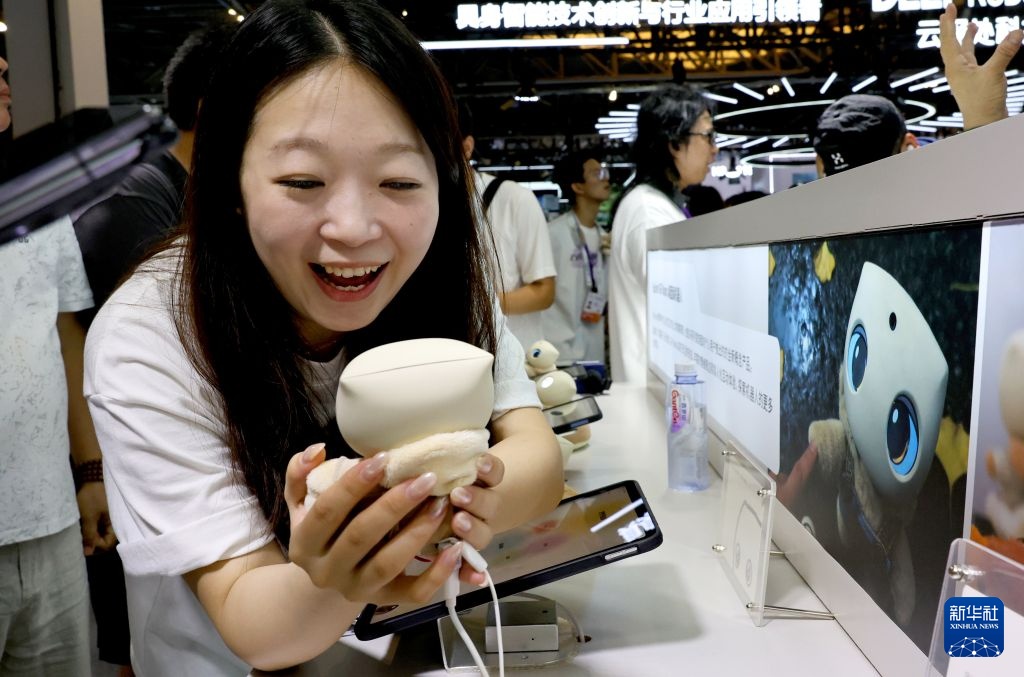 2026世界人工智能大会机器人亮点纷呈 2026世界人工智能大会机器人亮点纷呈