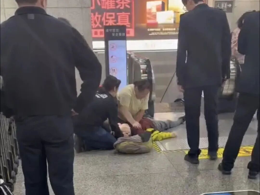 苏州病人救了上海医生!虹桥站一幕,背后藏着这么多隐情…… 苏州病人救了上海医生!虹桥站一幕,背后藏着这么多隐情……