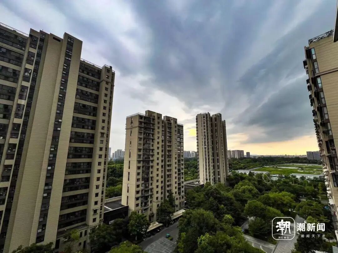 下午就天黑了?浙江连发150条预警!明天上班提前准备:局部短时暴雨 、10级大风...... 下午就天黑了?浙江连发150条预警!明天上班提前准备:局部短时暴雨 、10级大风......