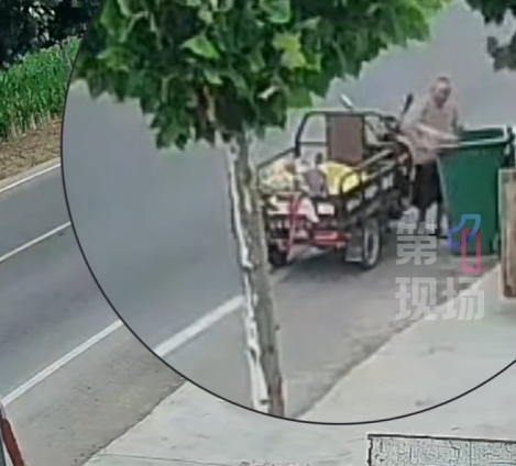 “草帽为救大爷费尽心思!”大爷下车捡草帽,后方三轮车瞬间被撞… “草帽为救大爷费尽心思!”大爷下车捡草帽,后方三轮车瞬间被撞…