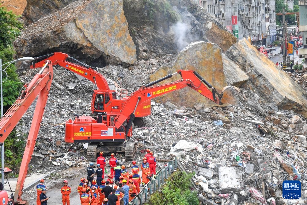 重庆彭水山体崩塌救援进入第三天 各方力量全力搜救 重庆彭水山体崩塌救援进入第三天 各方力量全力搜救