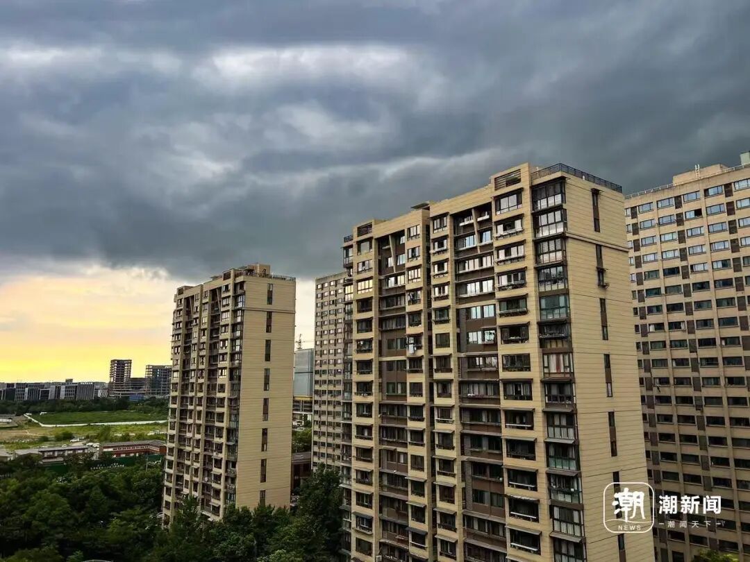 下午就天黑了?浙江连发150条预警!明天上班提前准备:局部短时暴雨 、10级大风...... 下午就天黑了?浙江连发150条预警!明天上班提前准备:局部短时暴雨 、10级大风......
