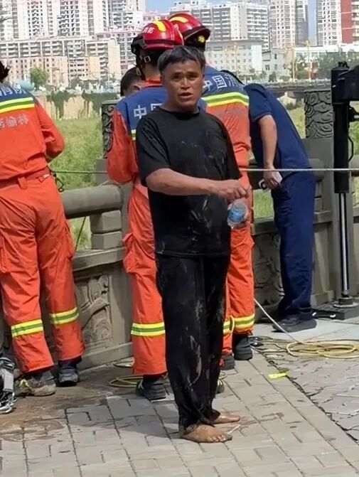 奖励3万元!陕西绥德55岁男子勇救落水女子,获评见义勇为先进个人 奖励3万元!陕西绥德55岁男子勇救落水女子,获评见义勇为先进个人