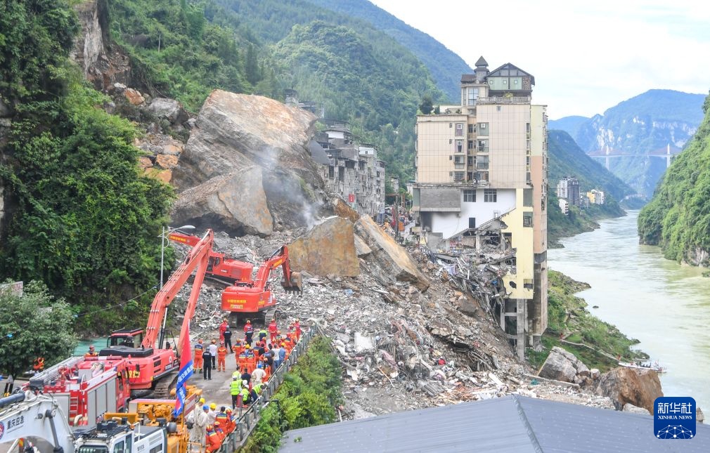 重庆彭水山体崩塌救援进入第三天 各方力量全力搜救 重庆彭水山体崩塌救援进入第三天 各方力量全力搜救
