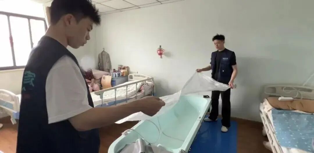 助浴师月入2万元?高薪背后,全是常人hold不住的压力 助浴师月入2万元?高薪背后,全是常人hold不住的压力