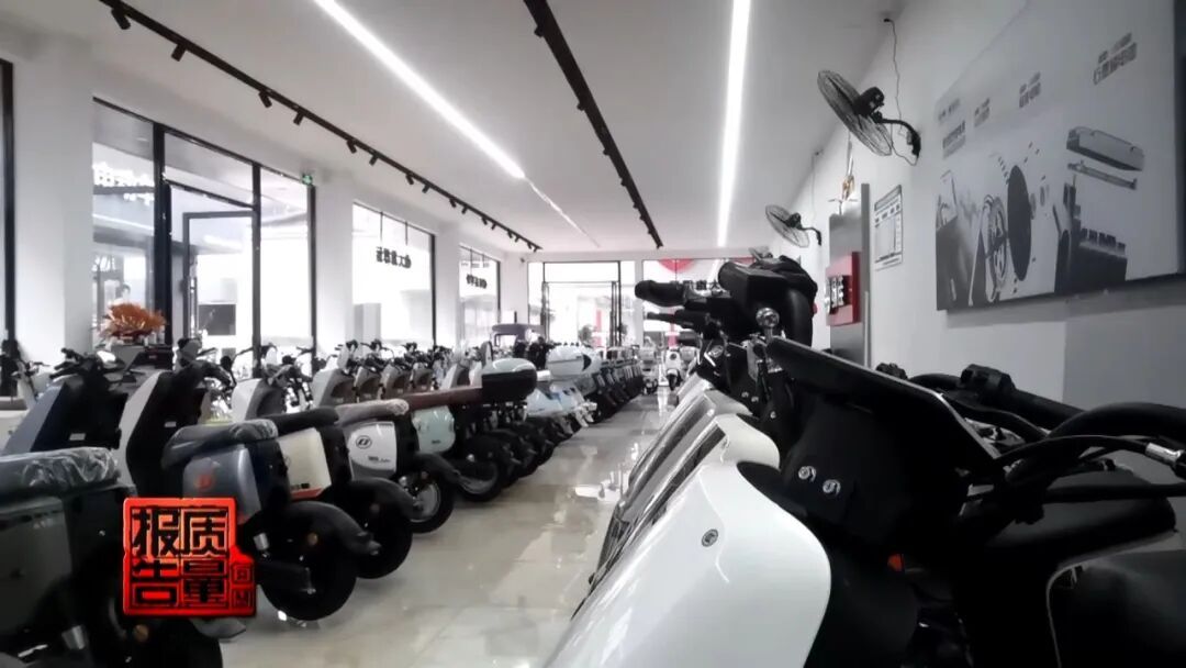 新车包装成“零公里二手车”卖,“非标电动车黑灰产链条”曝光!涉及多个知名品牌→ 新车包装成“零公里二手车”卖,“非标电动车黑灰产链条”曝光!涉及多个知名品牌→