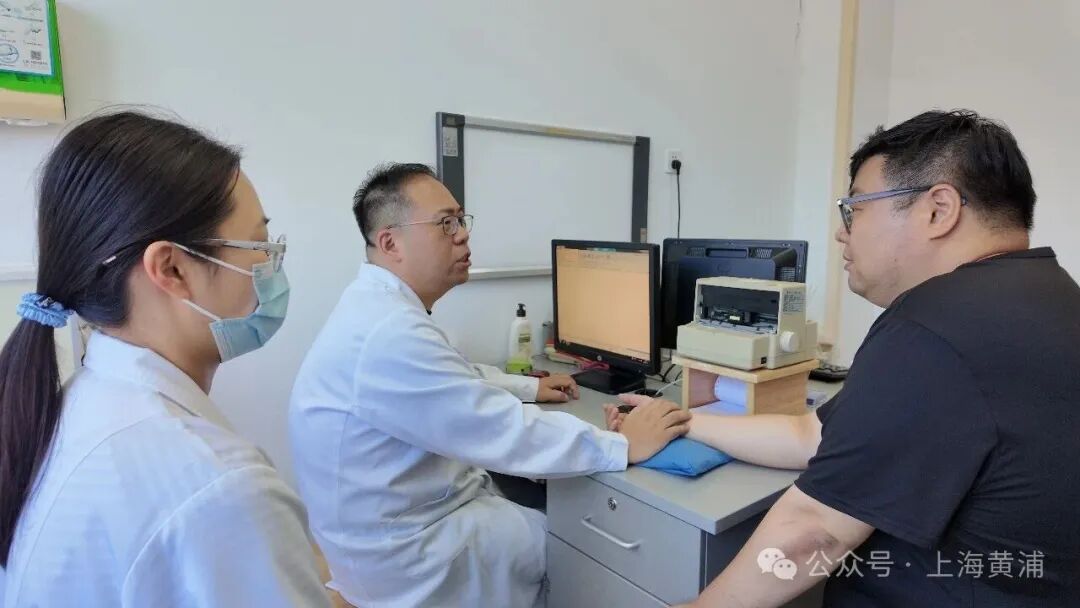 意外了!西瓜蒸熟能治病?上海这家医院的独门秘方又火了→ 意外了!西瓜蒸熟能治病?上海这家医院的独门秘方又火了→