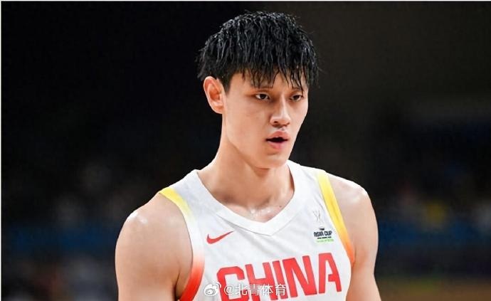 曾凡博、王浩然暂时离开中国男篮;中国男篮正备战世预赛第二阶段 曾凡博、王浩然暂时离开中国男篮;中国男篮正备战世预赛第二阶段
