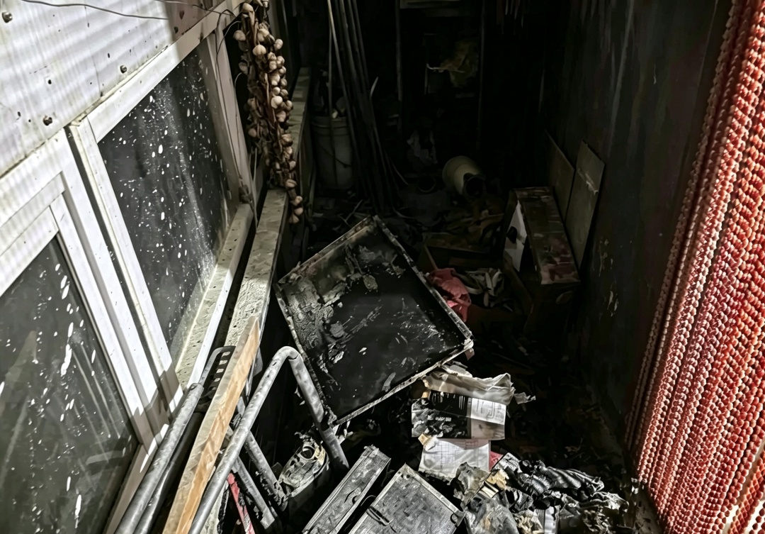 走廊烤串引火灾 热心邻居帮扑救 消防提示两关键 走廊烤串引火灾 热心邻居帮扑救 消防提示两关键