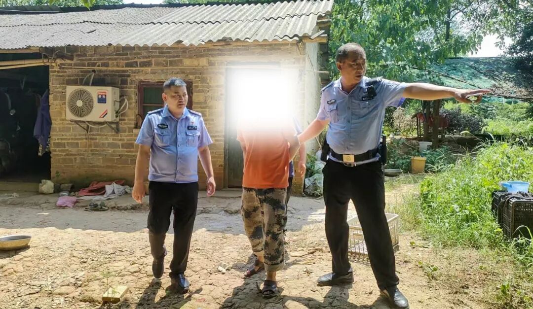 云南男子王某挪用公款潜逃29年,躲进湖南永州深山养鸡场打工,被警方抓获 云南男子王某挪用公款潜逃29年,躲进湖南永州深山养鸡场打工,被警方抓获