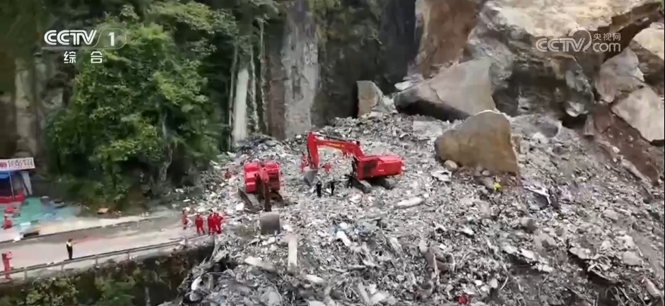 重庆彭水山体崩塌搜救持续进行 “摩托大军”逆行担当驰援一线 重庆彭水山体崩塌搜救持续进行 “摩托大军”逆行担当驰援一线