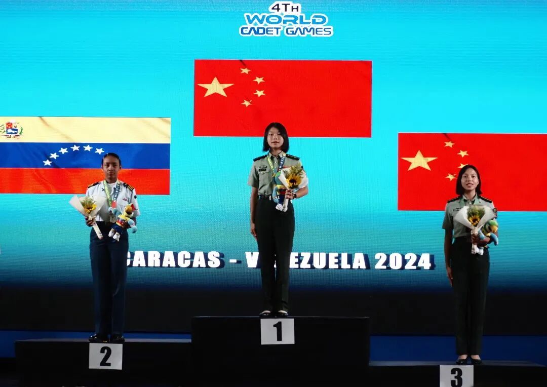 姐姐,国防科大在读研究生,荣立二等功!妹妹,今年考入国防科大! 姐姐,国防科大在读研究生,荣立二等功!妹妹,今年考入国防科大!