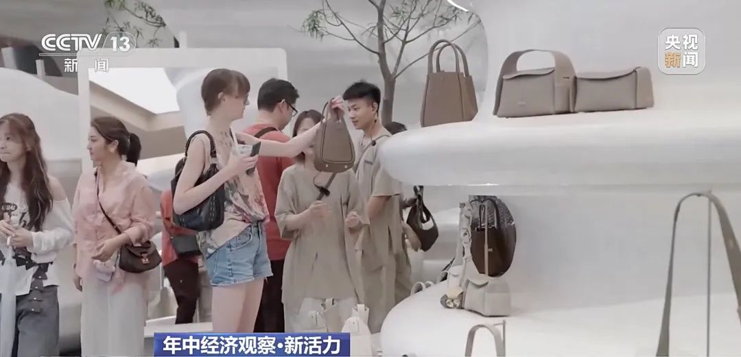 “反向海淘”爆火!外国游客来中国,最爱买什么? “反向海淘”爆火!外国游客来中国,最爱买什么?