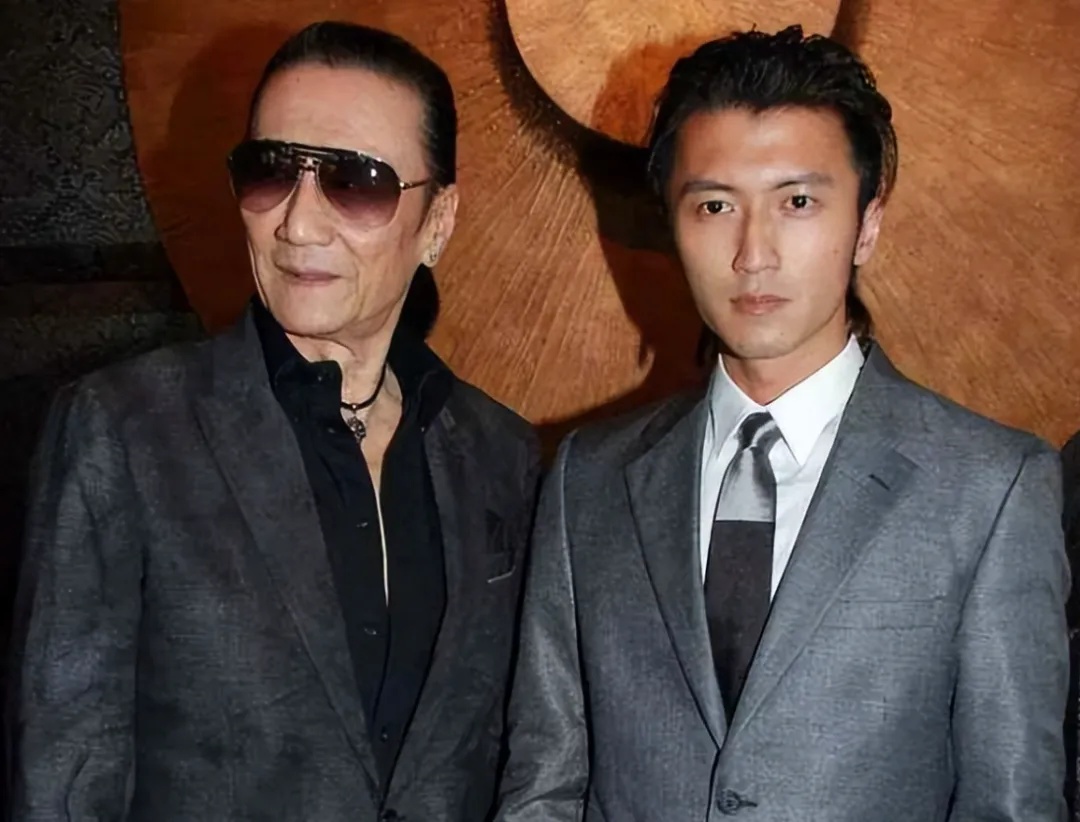 谢霆锋发文悼念父亲谢贤:我的父亲谢贤已经离开了我,他将自己的一生都奉献给了影视行业 谢霆锋发文悼念父亲谢贤:我的父亲谢贤已经离开了我,他将自己的一生都奉献给了影视行业