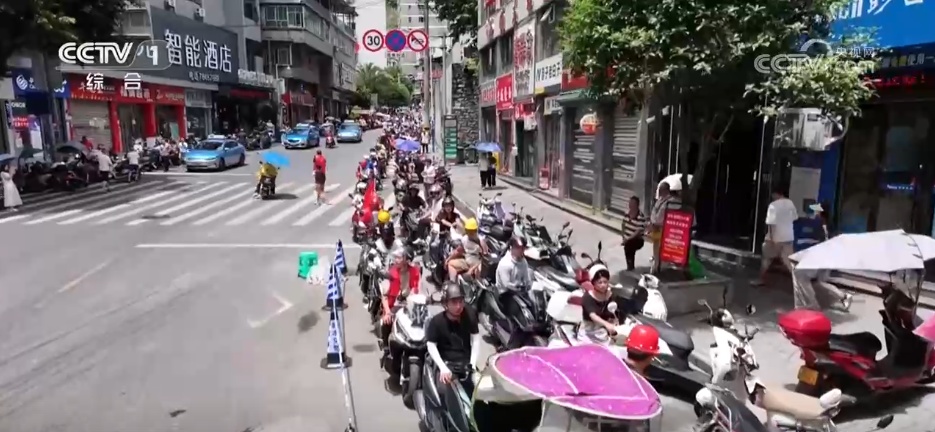 重庆彭水山体崩塌搜救持续进行 “摩托大军”逆行担当驰援一线 重庆彭水山体崩塌搜救持续进行 “摩托大军”逆行担当驰援一线