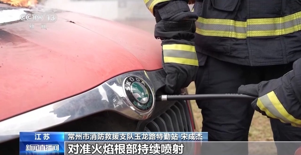 夏季高温谨防车辆自燃 这些科学自救措施请收好 夏季高温谨防车辆自燃 这些科学自救措施请收好