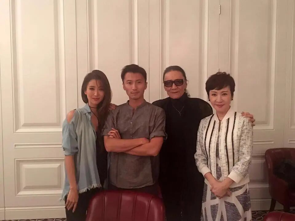 谢贤因肺炎离世,细节披露:一度陷入昏迷,被送进ICU抢救,靠意念等到谢霆锋见最后一面;林青霞影迷会辟谣:保留谢贤遗产是子虚乌有 谢贤因肺炎离世,细节披露:一度陷入昏迷,被送进ICU抢救,靠意念等到谢霆锋见最后一面;林青霞影迷会辟谣:保留谢贤遗产是子虚乌有