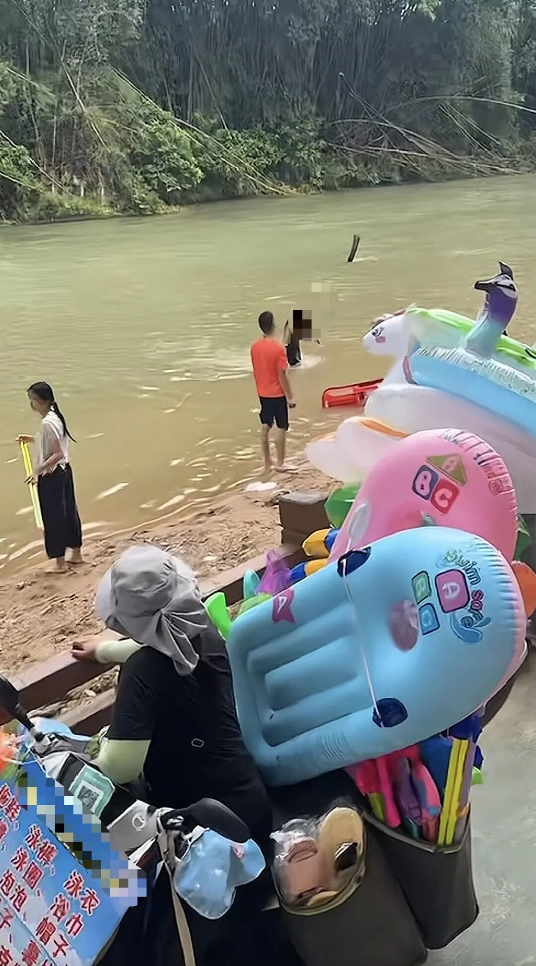 已不幸遇难!潮州1岁多男童随父乘充气船游玩,翻船后被溪水冲走,紧急提醒 已不幸遇难!潮州1岁多男童随父乘充气船游玩,翻船后被溪水冲走,紧急提醒