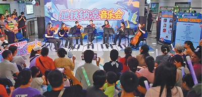 仪式感拉满!地铁站里领结婚证 “下一站,幸福坝” 仪式感拉满!地铁站里领结婚证 “下一站,幸福坝”