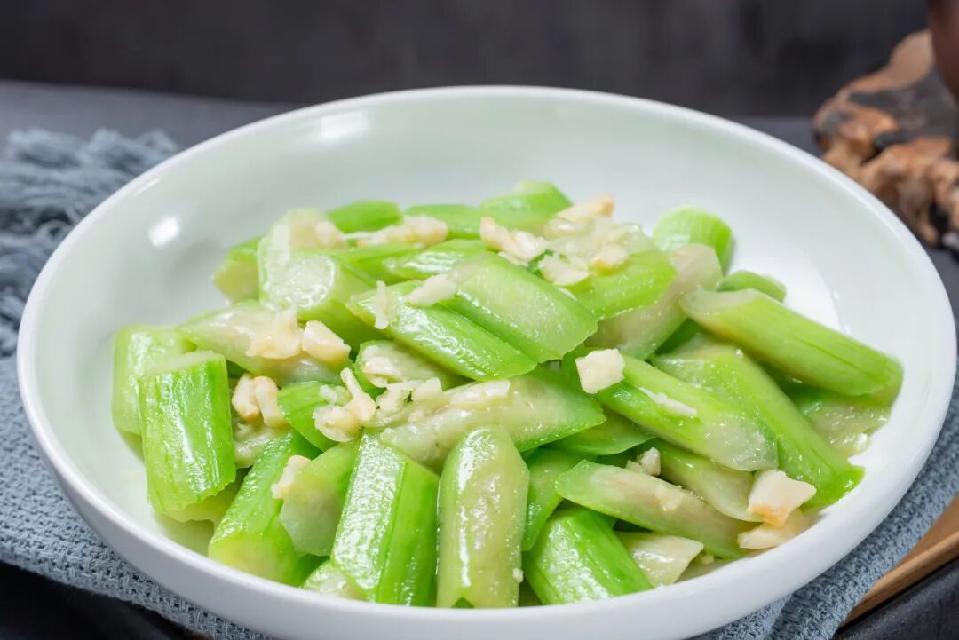 大暑将至!夏天餐桌上的它,有一个冬瓜黄瓜都没有的本事!吃对了养人,吃错了伤人 大暑将至!夏天餐桌上的它,有一个冬瓜黄瓜都没有的本事!吃对了养人,吃错了伤人