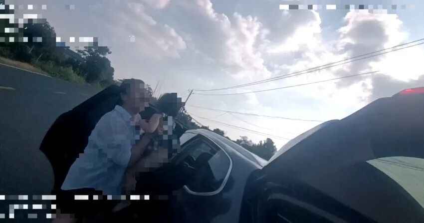 夏日警示!千万别把孩子单独留在车内 夏日警示!千万别把孩子单独留在车内