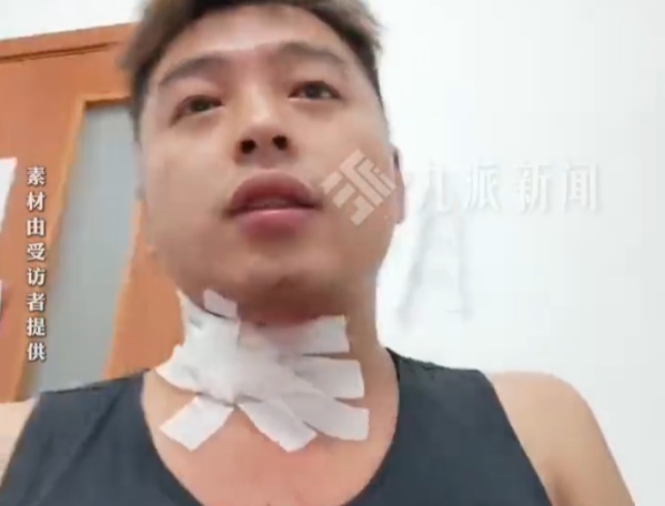 男子颈部小静脉处被蚊子叮了一口,抓挠后血流不止!医生提醒→ 男子颈部小静脉处被蚊子叮了一口,抓挠后血流不止!医生提醒→