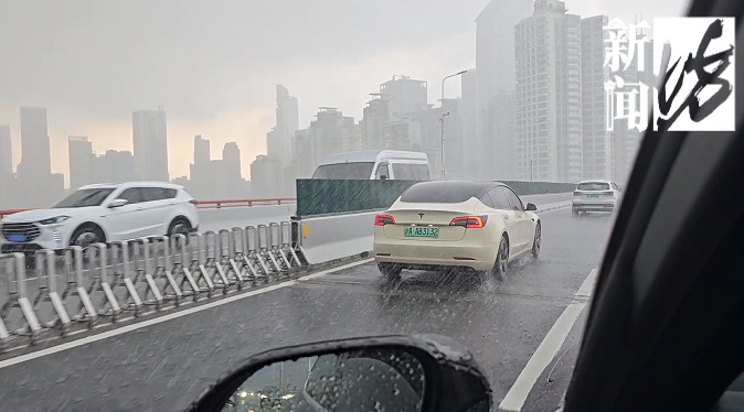 今天全上海人在“接龙”,暴雨下到哪个区了?冰雹、彩虹、闪电…正同时上演! 今天全上海人在“接龙”,暴雨下到哪个区了?冰雹、彩虹、闪电…正同时上演!