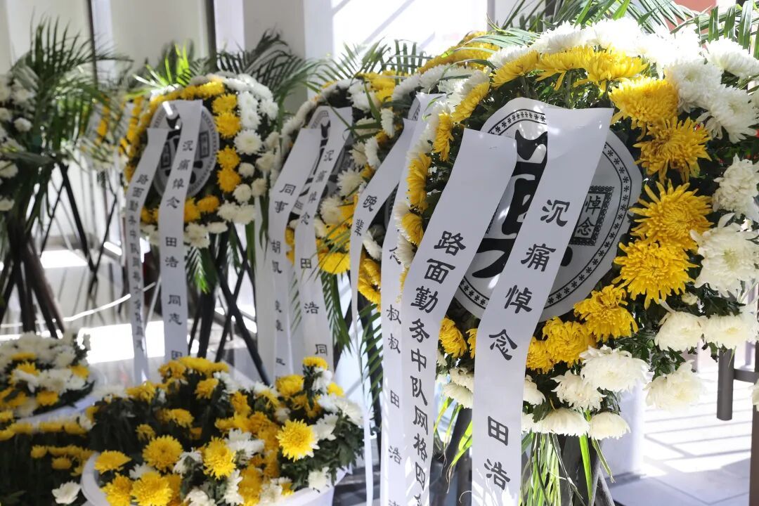 交警田浩,被小型轿车撞击,因公牺牲 交警田浩,被小型轿车撞击,因公牺牲