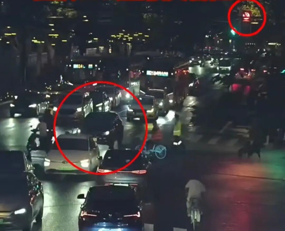 震惊!12岁小孩偷开家长轿车,狂飙30公里被交警拦下 震惊!12岁小孩偷开家长轿车,狂飙30公里被交警拦下