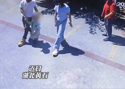 “我乖,我再不瞎跑啦!”救助2岁走失幼童,民警收到“最萌检讨” “我乖,我再不瞎跑啦!”救助2岁走失幼童,民警收到“最萌检讨”