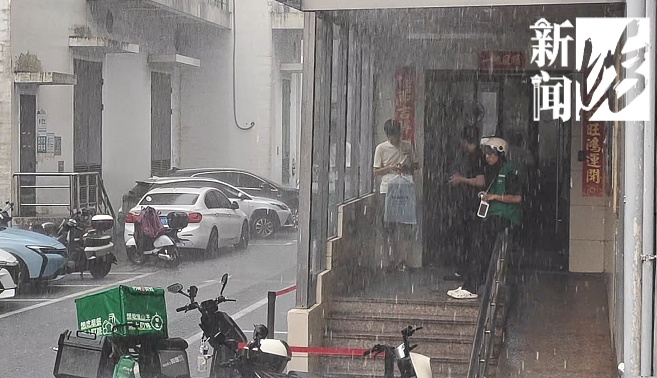 今天全上海人在“接龙”,暴雨下到哪个区了?冰雹、彩虹、闪电…正同时上演! 今天全上海人在“接龙”,暴雨下到哪个区了?冰雹、彩虹、闪电…正同时上演!