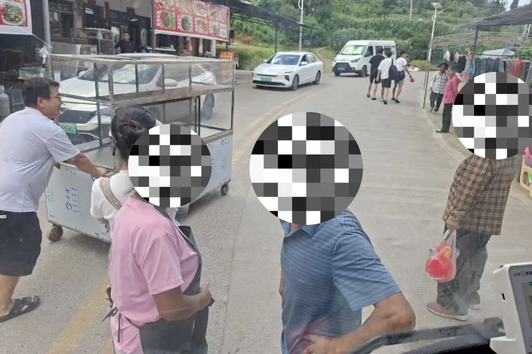 零容忍!桃源河景区拦车兜售造拥堵,三人被依法行政拘留 零容忍!桃源河景区拦车兜售造拥堵,三人被依法行政拘留