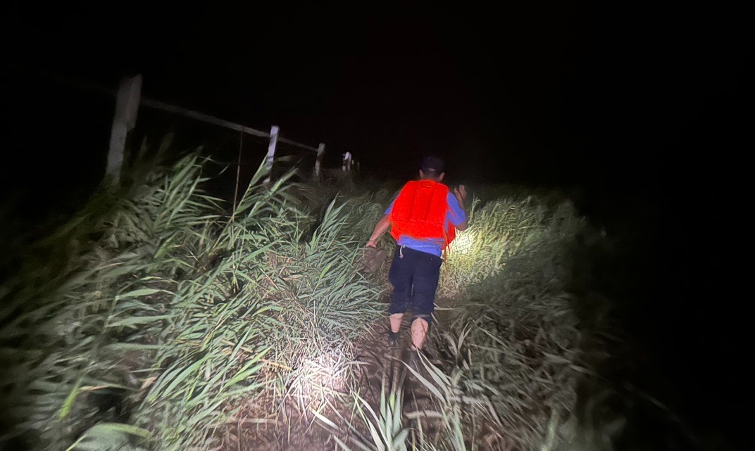 半夜里,3个“泥人”笑了…… 半夜里,3个“泥人”笑了……
