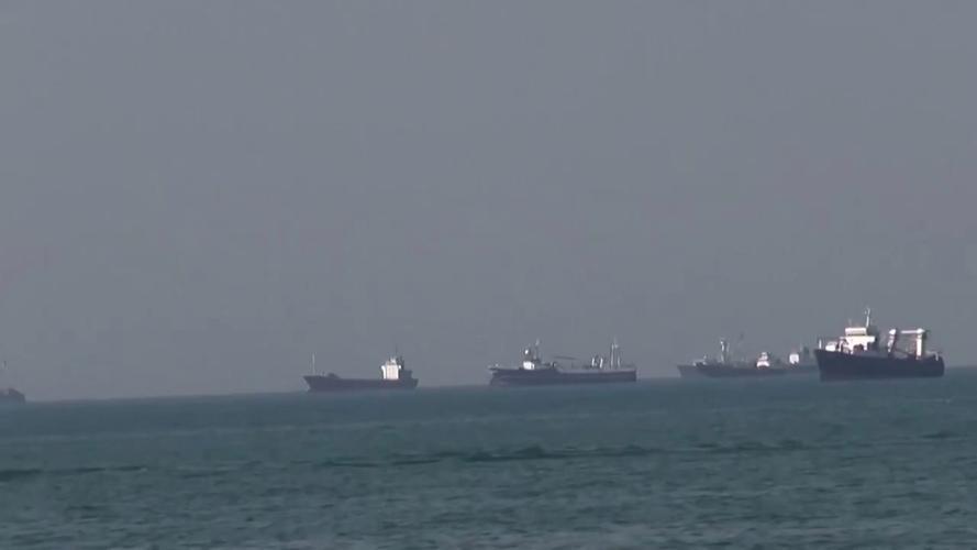 伊朗革命卫队:两艘油轮在霍尔木兹海峡爆炸起火 伊朗革命卫队:两艘油轮在霍尔木兹海峡爆炸起火