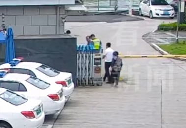 上海阿姨花5000元包车出城!民警在高速口紧急拦截…"3亿元奖金等我领" 上海阿姨花5000元包车出城!民警在高速口紧急拦截…"3亿元奖金等我领"