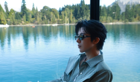 综艺里将龚俊推下泥潭引争议，刘宇宁方声明