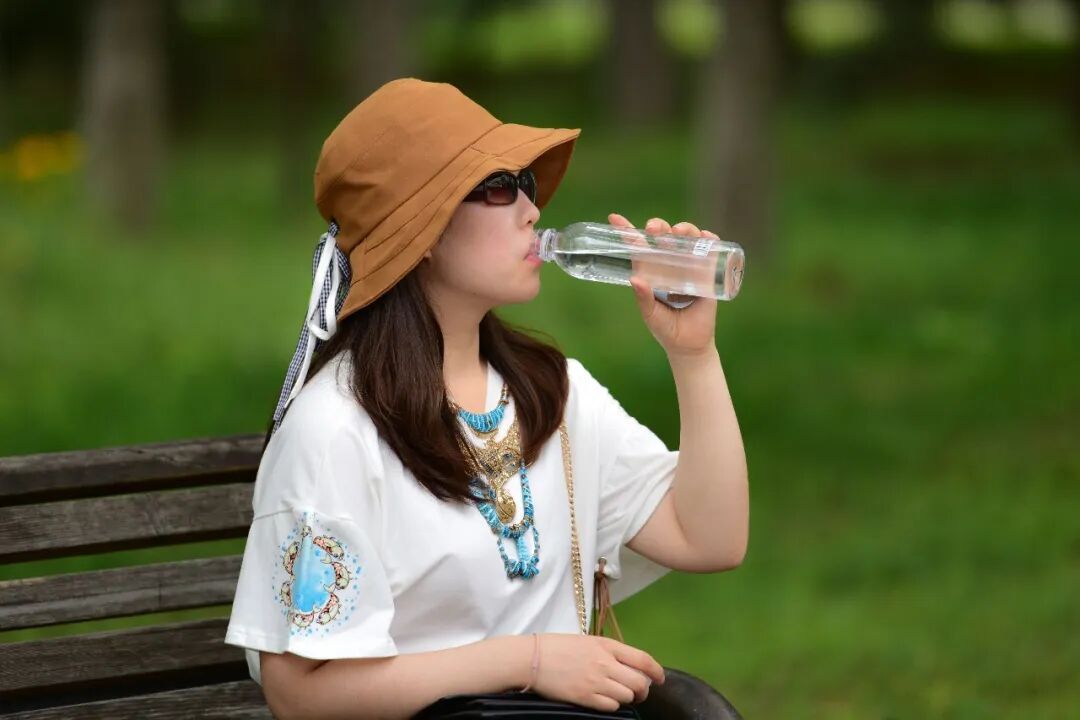 三伏天“晒背”祛湿补阳还减肥?医生:3类人别晒,养生做好3件事 三伏天“晒背”祛湿补阳还减肥?医生:3类人别晒,养生做好3件事