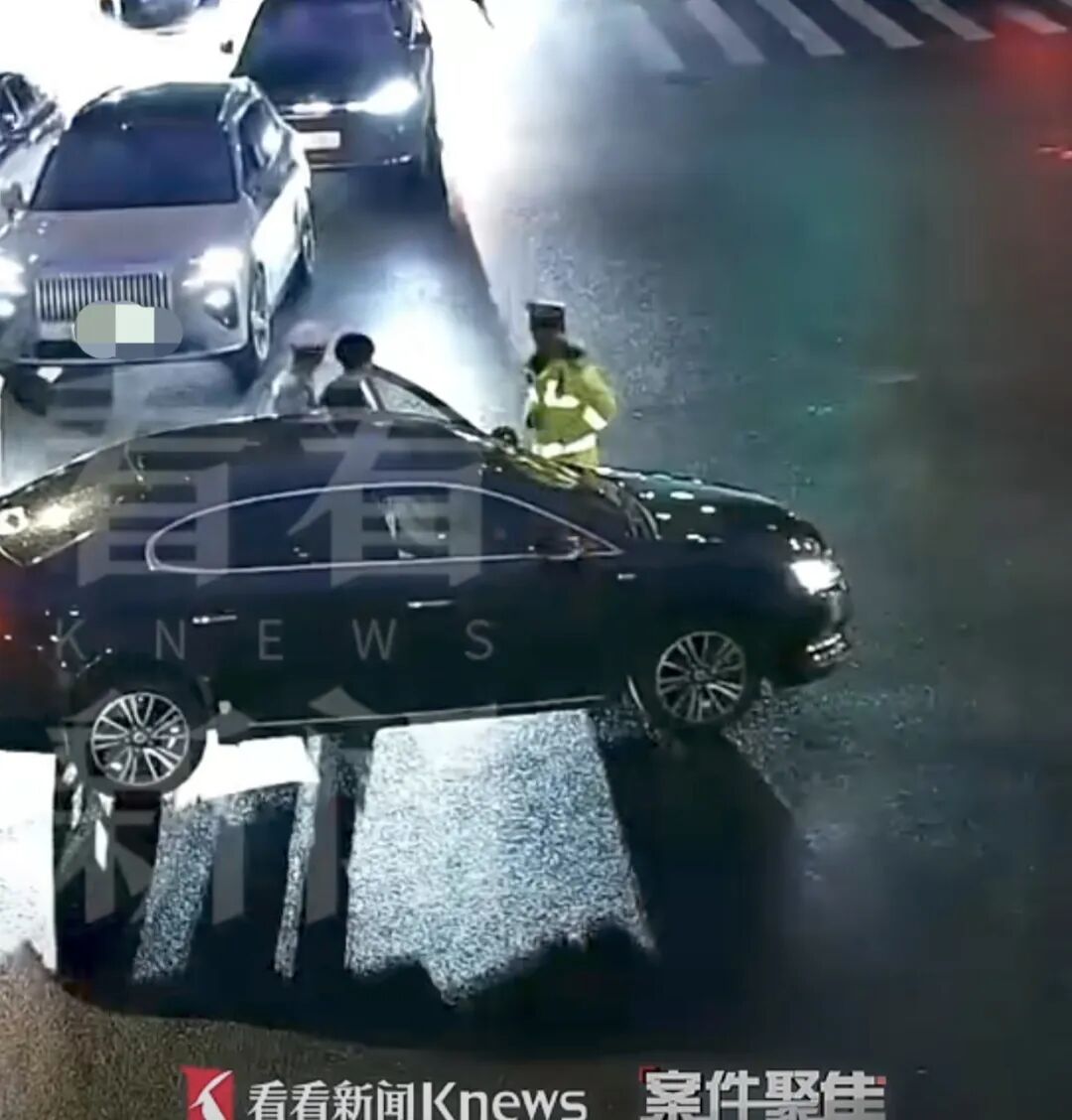 上海12岁少年瞒着家长开车狂飙30公里,被交警拦下!竟是靠手游"自学"… 上海12岁少年瞒着家长开车狂飙30公里,被交警拦下!竟是靠手游"自学"…