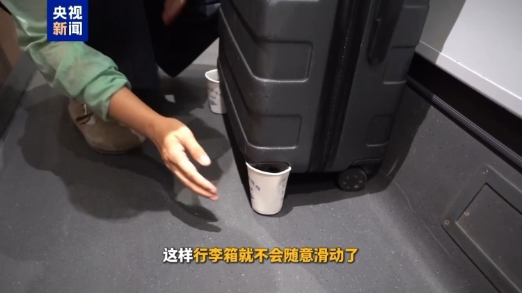暑运旅客增多 列车行李摆放实用技巧快收好