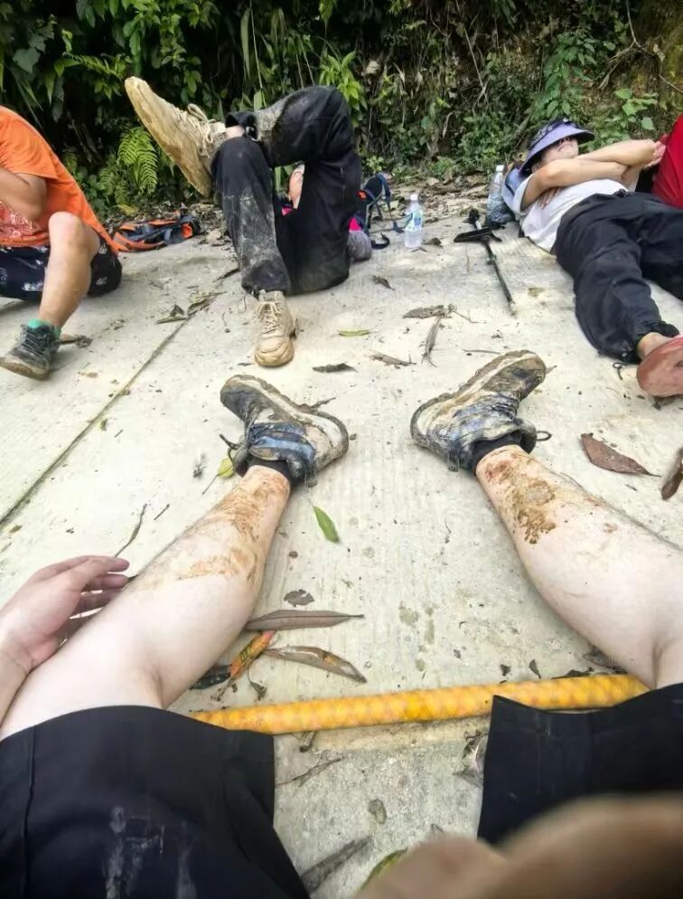 29岁小伙救灾时因过度劳累离世,跟好友说的最后一句话是:“好累,我背不动包了” 29岁小伙救灾时因过度劳累离世,跟好友说的最后一句话是:“好累,我背不动包了”