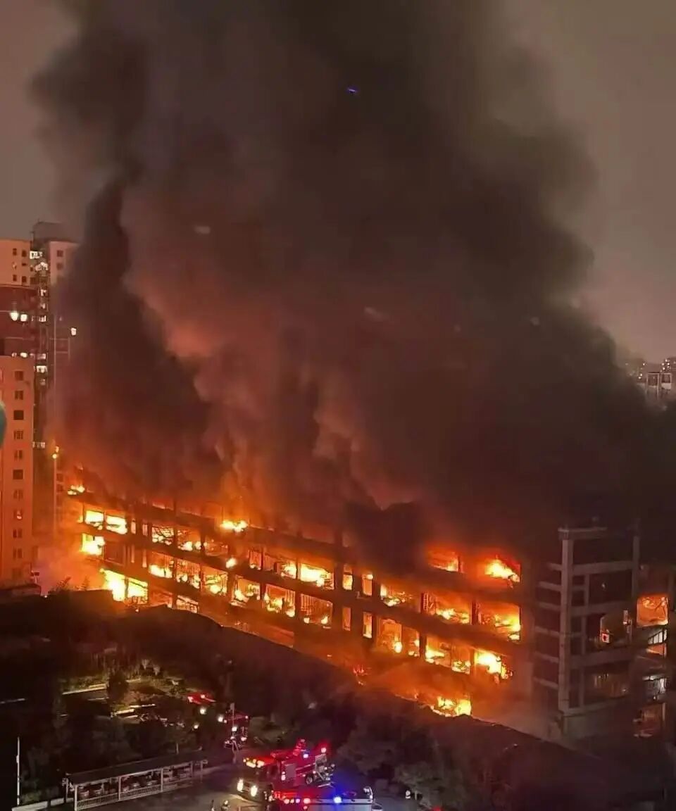 通报 | 因经营纠纷纵火致2死2伤,被批捕 通报 | 因经营纠纷纵火致2死2伤,被批捕