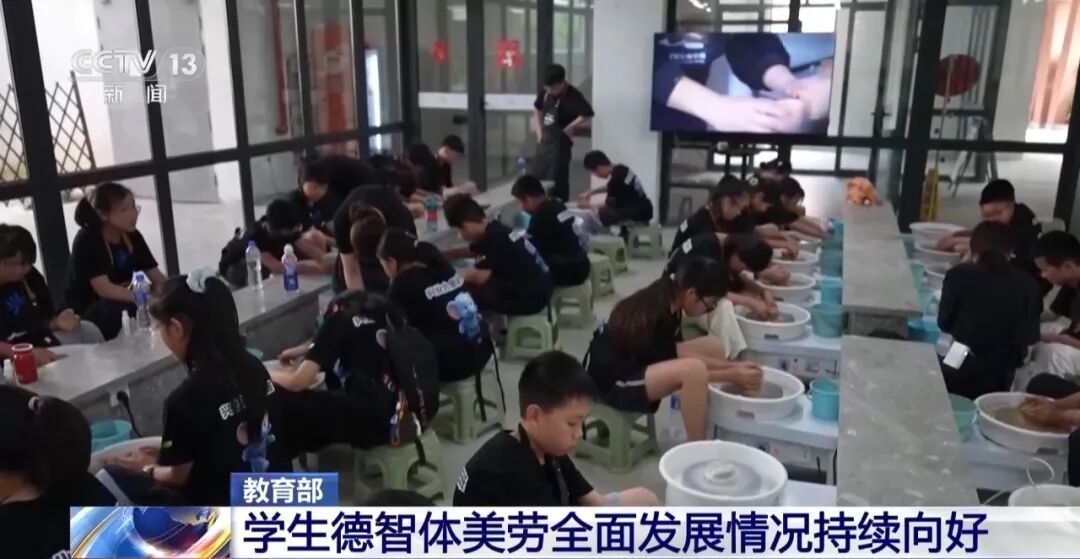 教育部:我国基础教育总体达到高收入国家平均水平,共有2.2亿在校生、1577万专任教师 教育部:我国基础教育总体达到高收入国家平均水平,共有2.2亿在校生、1577万专任教师