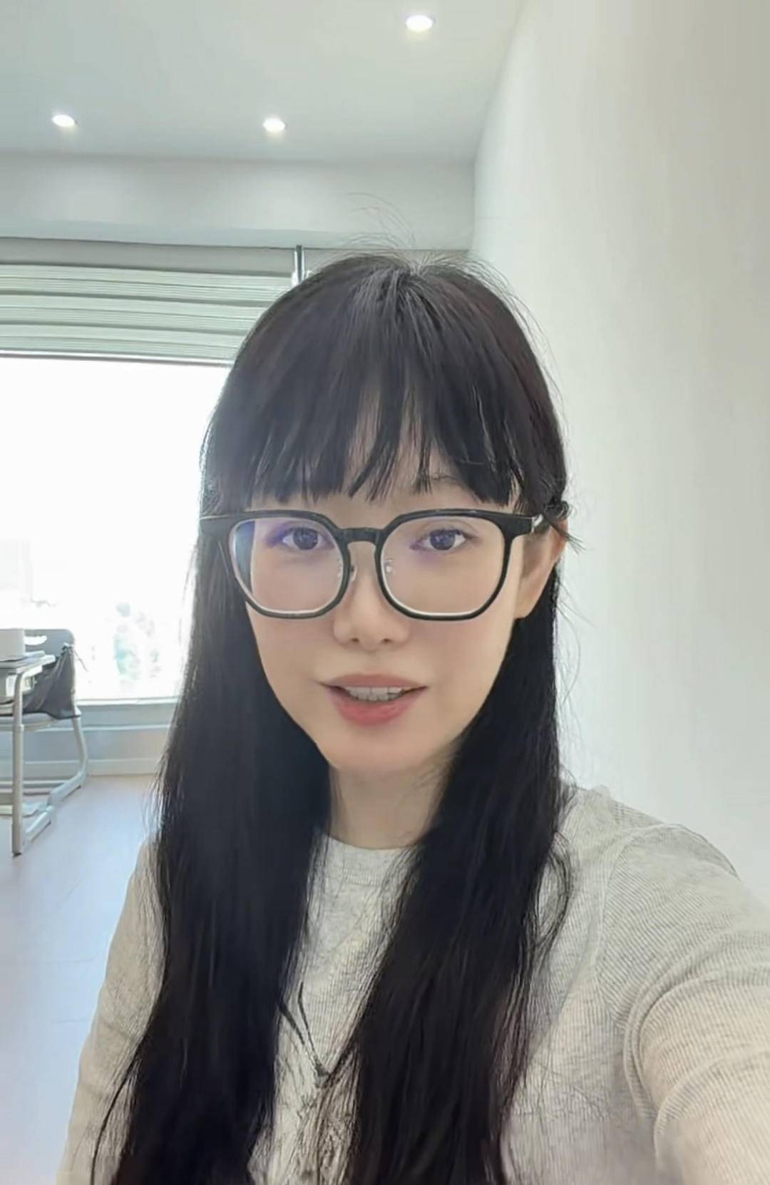 南京女教师扶梯逆行救老人后续 &nbsp; 身体恢复良好，已完成见义勇为申报