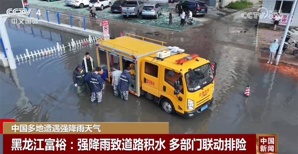 各地积极应对强降雨天气 “以雨为令”争分夺秒保通保畅保安全