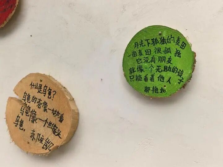 山东一乡村小学开设诗歌课让孩子们自由创作：“哎”字也是一首诗