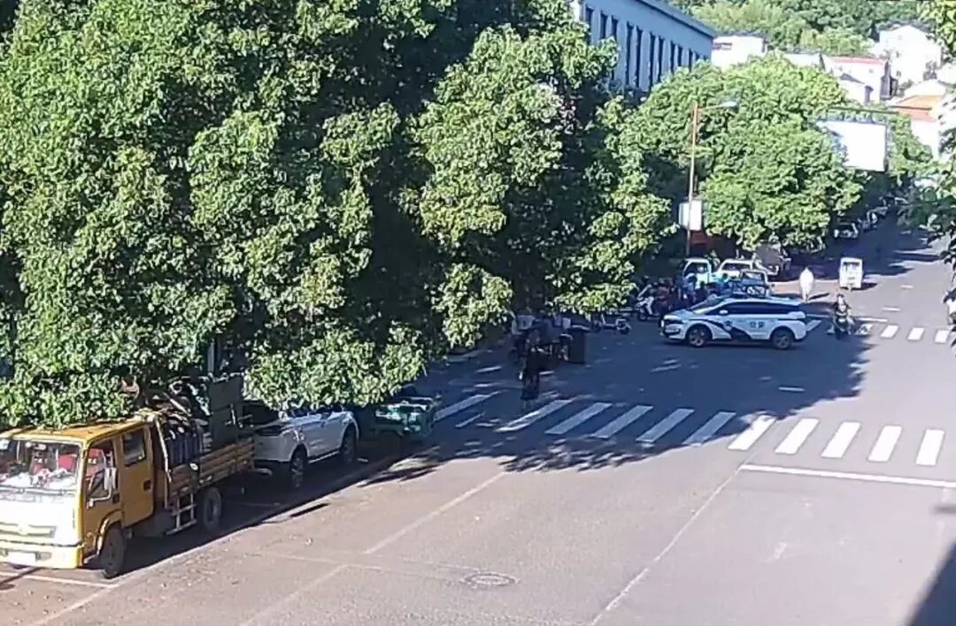 刚取的七千元现金离奇“失窃” 民警循着监控帮老人寻回失款 刚取的七千元现金离奇“失窃” 民警循着监控帮老人寻回失款
