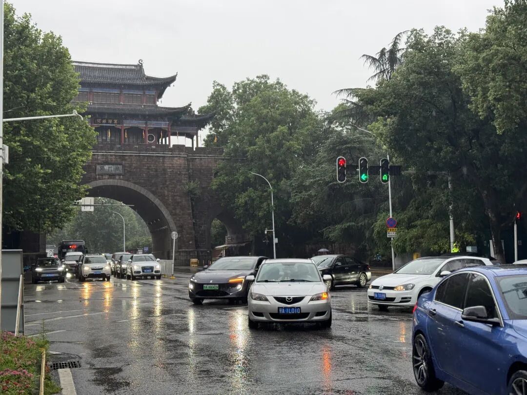 明明预报是晴天,出门却遇上大风骤雨,是报错了吗?武汉气象权威回应 明明预报是晴天,出门却遇上大风骤雨,是报错了吗?武汉气象权威回应