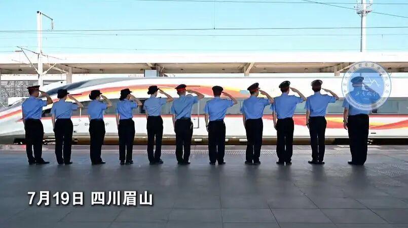 自发赶往广西救灾因劳累过度离世 党鑫蕊骨灰已回到家乡