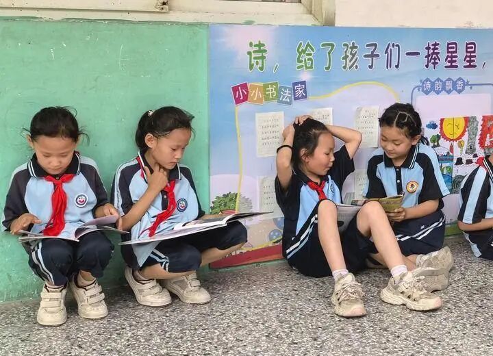 山东一乡村小学开设诗歌课让孩子们自由创作：“哎”字也是一首诗